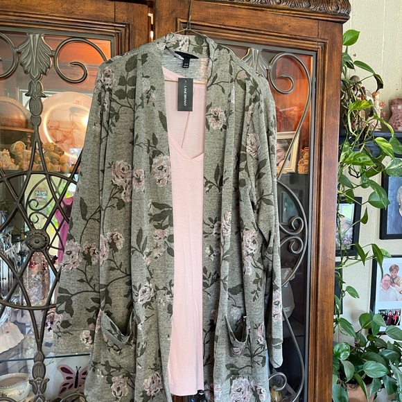 Lame Bryant long sleeve jacket and short sleeve underneath. - Picture 1 of 2